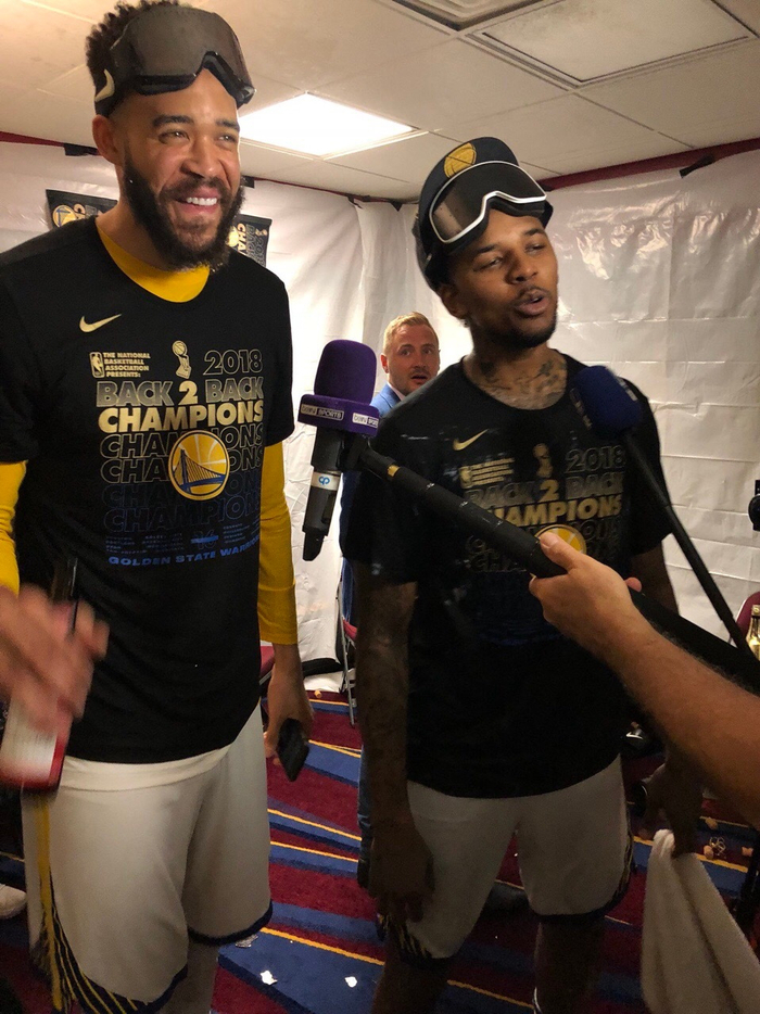 中赢得首场 中赢得首场